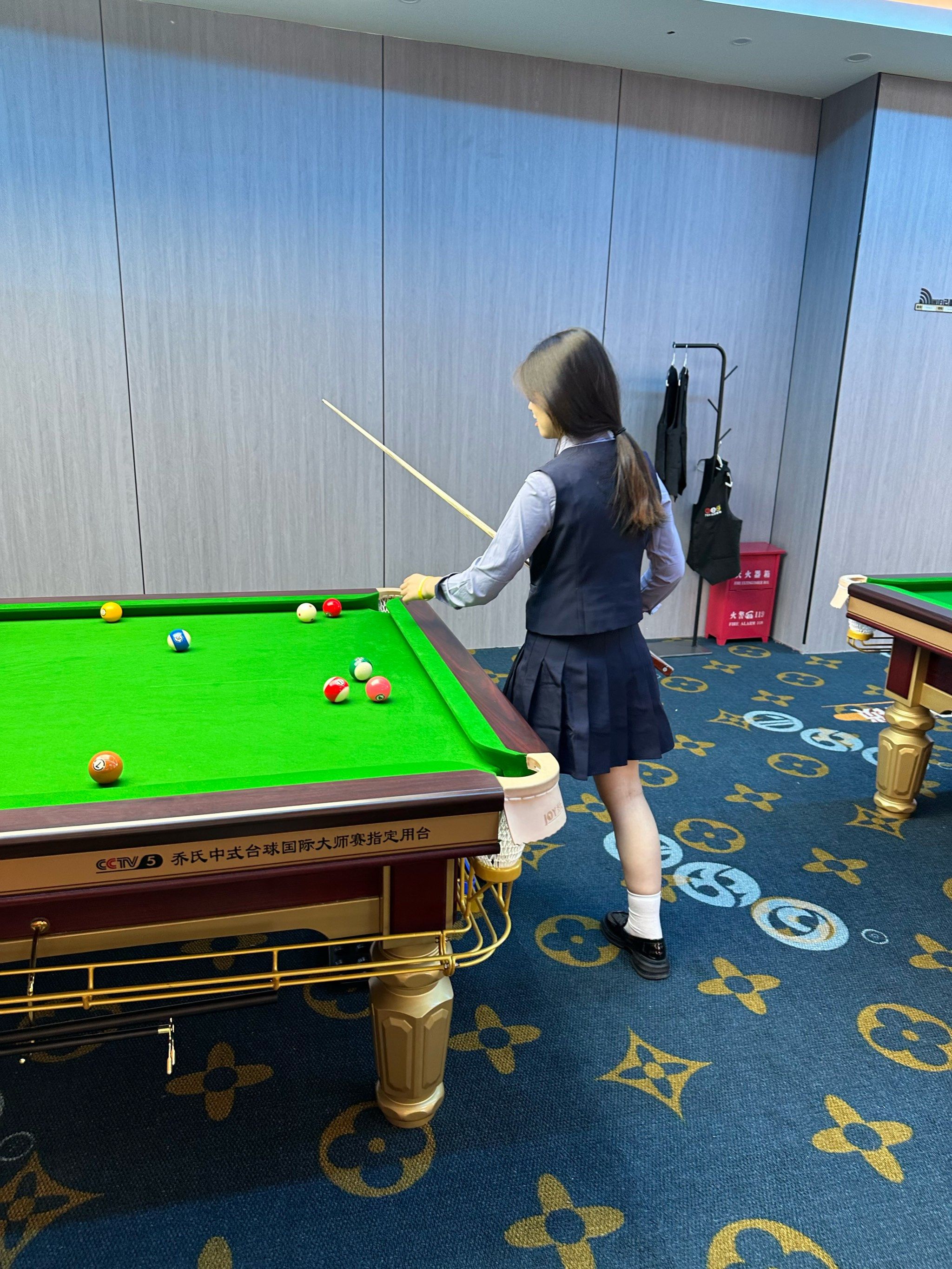 女大学生勇闯台球助教第8天