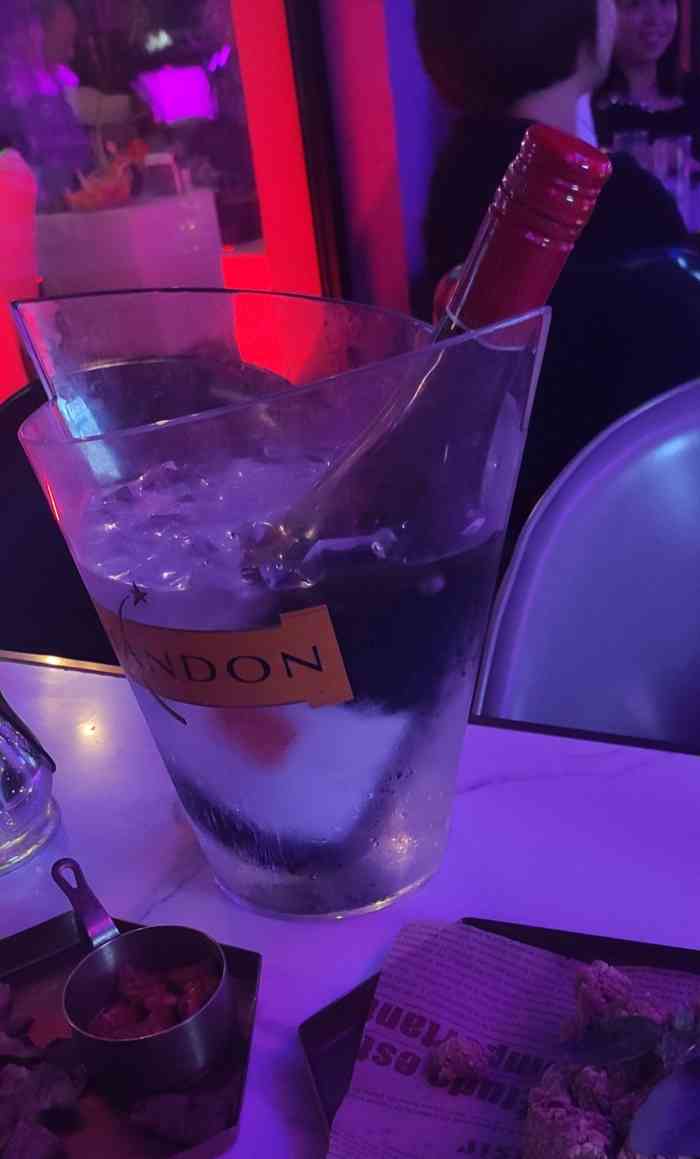 西界音乐餐酒吧(陕西南路店)-"朋友大力推荐第一家下酒菜很赞很赞的