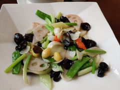 黑蒜头炒荷塘清爽-赤湾大饭堂(山海逸居店)