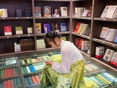 -钟书阁(松江泰晤士小镇店)