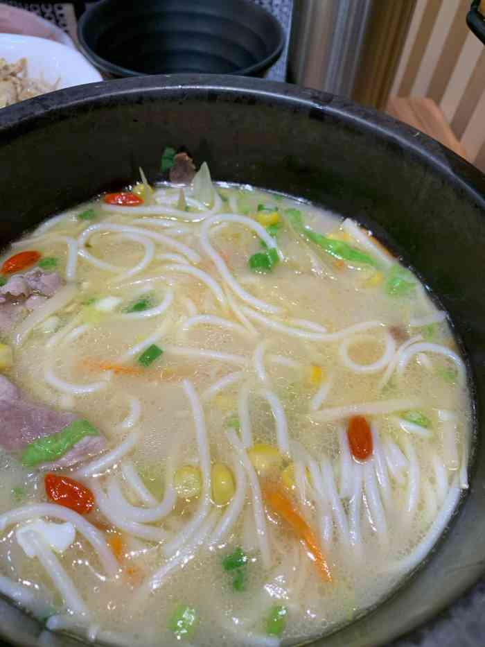 过桥缘·鸡汤米线(东胜广场店)-"是个老牌子的连锁店了,长安万达