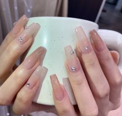 -花岐款式专研健康美甲沙龙