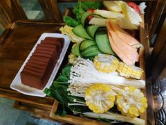 -老房老舍重庆火锅(假日城市店)