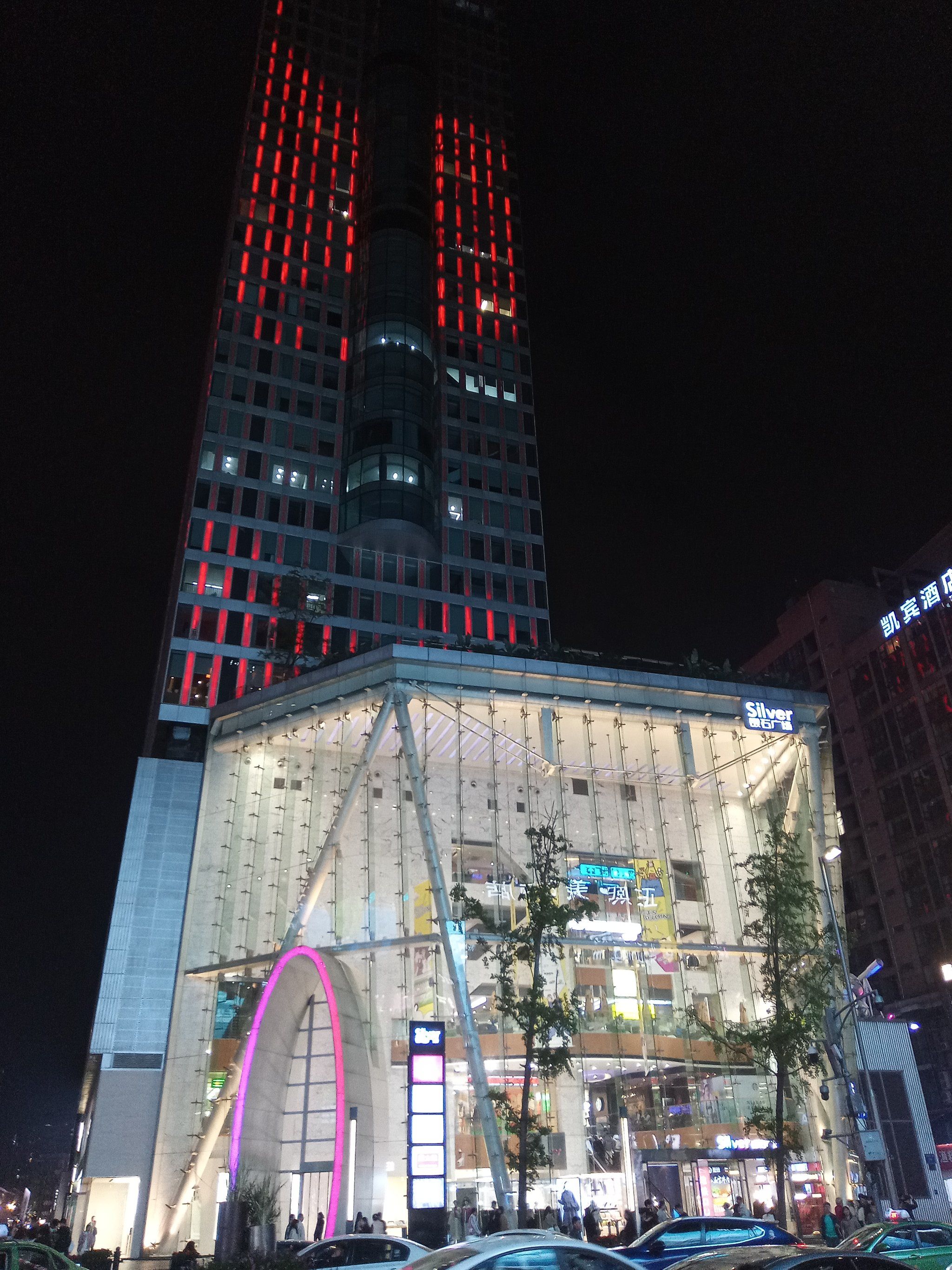 夜色中的银石广场