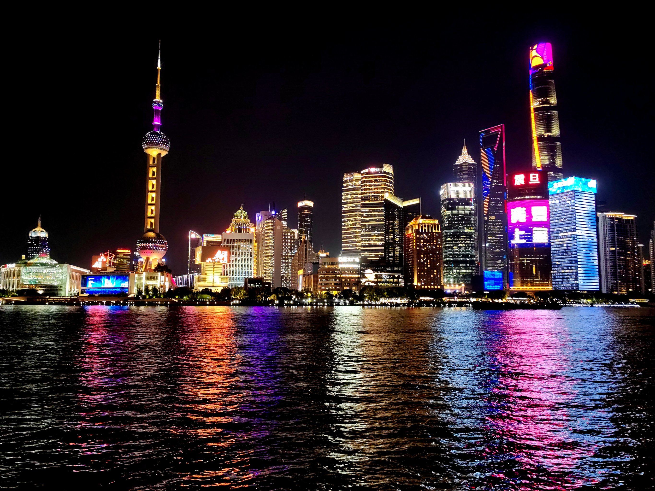 肌肉大包体育生立起来瞬间引爆全场，震撼效果太惊人，网友直呼太硬了，视觉冲击力直击人心