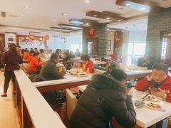 大堂-泉福居酱骨头自助广场(南大街商业步行街店)
