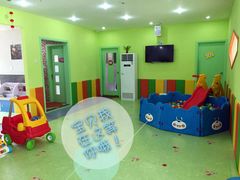 -四叶草托育园(张江园店)