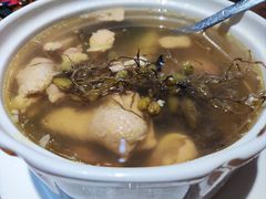 石橄榄炖土鸡汤-百年银屏蚝烙·潮汕菜·非遗(乐山店)