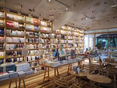 -猫的天空之城概念书店(束河店)