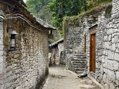 -高荡千年布依古寨旅游景区