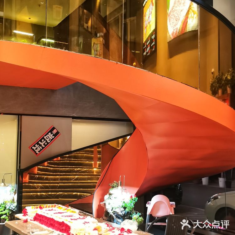 『牛料家炭火烧肉』与食客共庆一周岁,蓝鳍金枪鱼开鱼秀来助兴‼️