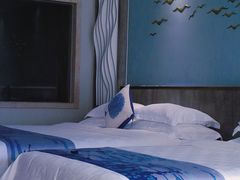 -皇马海口湾海景酒店(万绿园秀英港店)