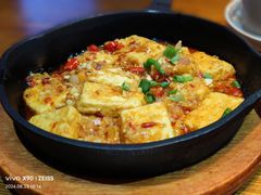蒜香火腿包浆豆腐-云海肴·汽锅鸡·云南代表菜(天津国金汇店)