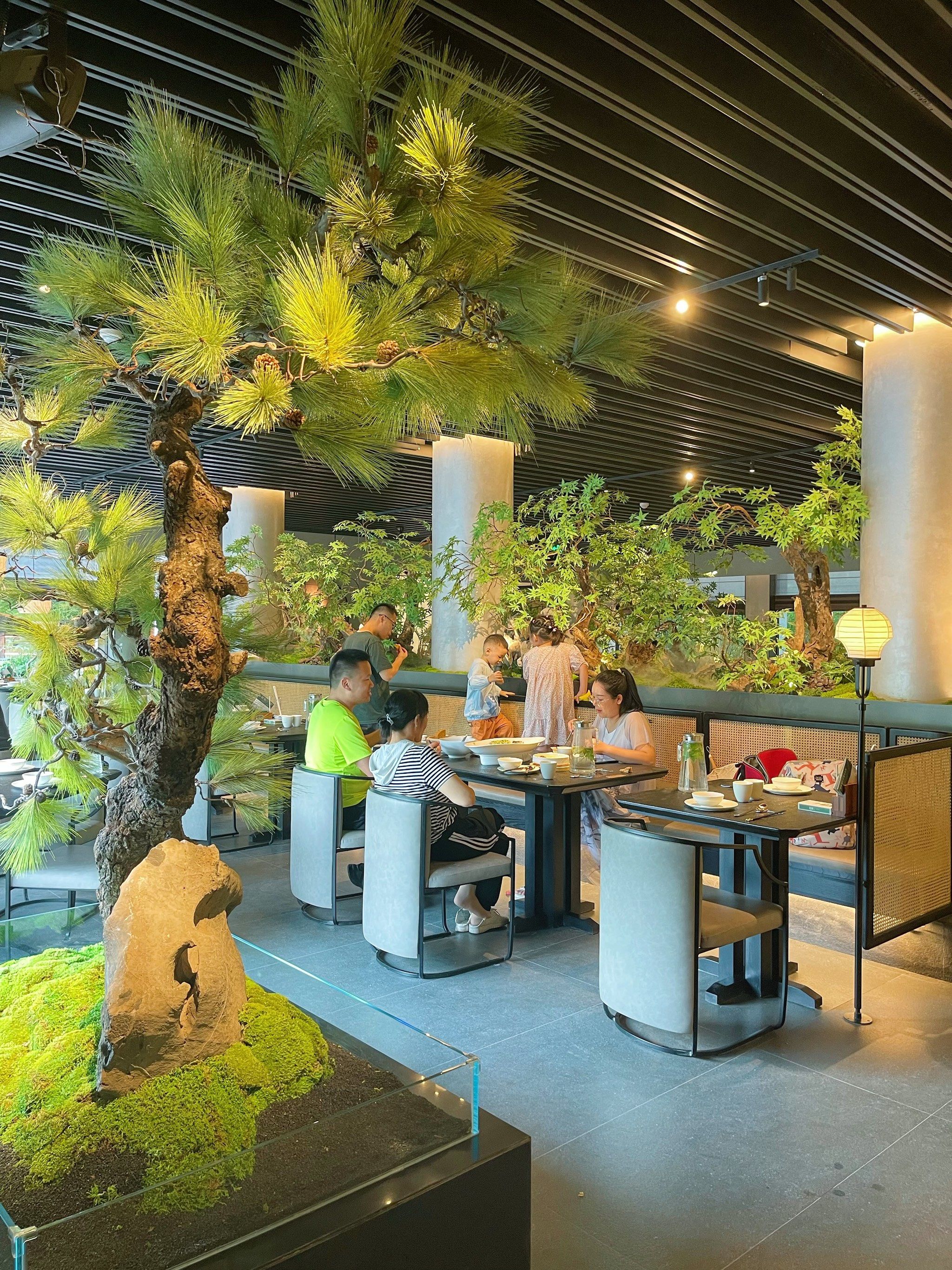 我敢说,不走进店内你绝对想不到这是绿茶餐厅!