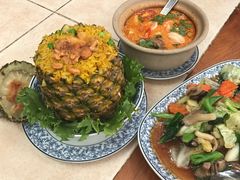 菠萝饭-卷心菜和避孕套餐厅(Pattaya)