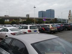 -奥特莱斯停车场