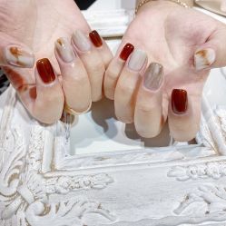 -花岐款式专研健康美甲沙龙