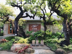 -Chom Cafe and Restaurant