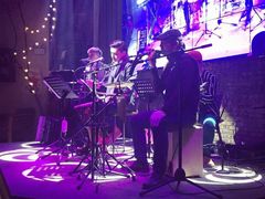 -胡桃里乐队酒馆(鎏嘉码头店)