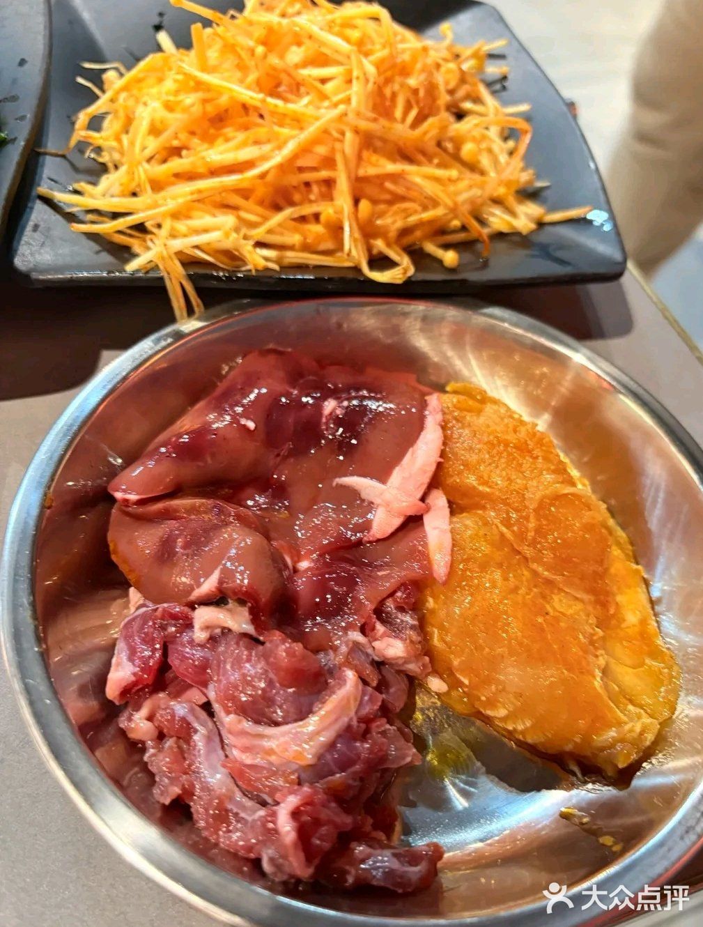 主打东北烤肉，明档自己选肉称重，简单直接，太方便了！