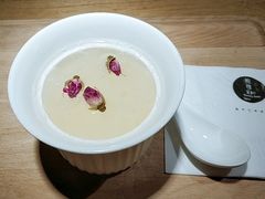 玫瑰皂角米银耳羹-炖物24章·顺时轻养茶(杭州大厦店)