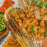 一到饭点就排长队，来武汉不吃这家烧烤等于白来！