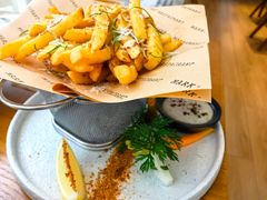 -Mark&Mars Restaurant