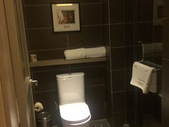 卫生间-西安大雁塔科技大学地铁站亚朵酒店