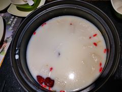 竹荪菌猪肚鸡小锅-洪氏嗨捞·广东猪肚鸡·椰子鸡火锅(西咸万象城店)