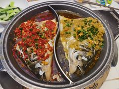 -阿瓦山寨·湘菜现炒·剁椒鱼头王(咸阳总店)