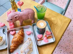 杏仁可颂-WHEN PIGS FLY当猪飞