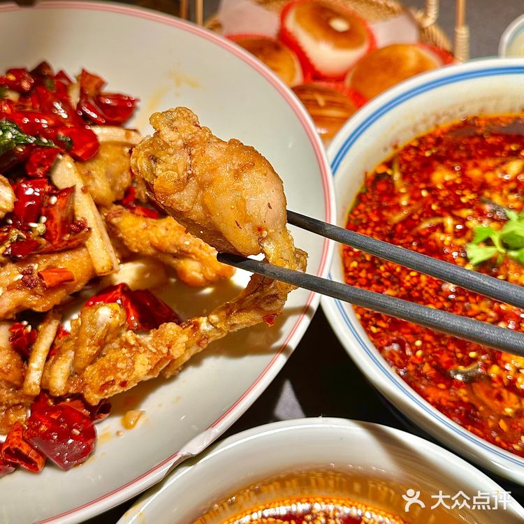 上海终于也有正宗的乐山菜馆子啦‼️