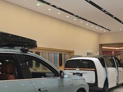 -理想汽车(世纪汇店)