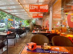 -何师烧烤·小龙虾·江湖川菜·精酿啤酒(成温店)