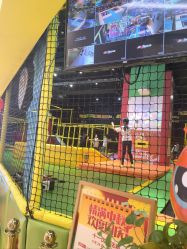 -蹦蹦跳跳(新奥购物中心店)