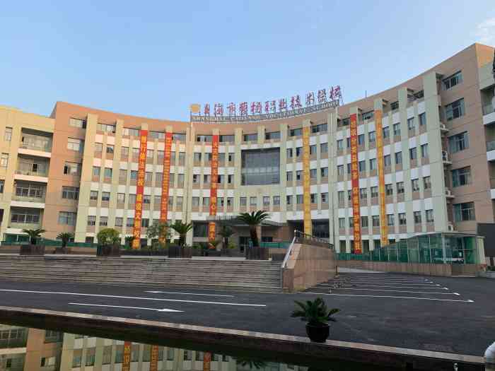 上海曹杨职业技术学校-"是因为去曹杨职业技术学校考劳动协调资格证.