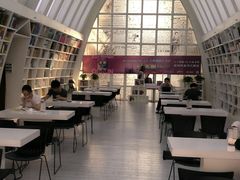 -钟书阁(松江泰晤士小镇店)