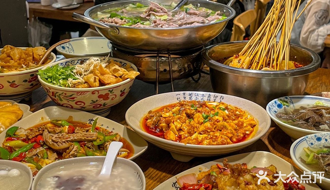 来新街口一定要吃的就是这家冯三孃跷脚牛肉，真没想到