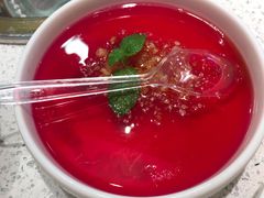 鲜火龙果冰粉-老佛爷铜炉蛙锅(海岸城店)