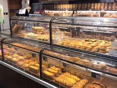 面包甜点陈列柜-金凤成祥(东直门现烤面包店)