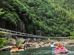 -安吉龙王山峡谷漂流