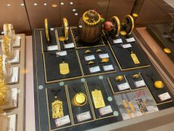 -六福珠寶(巴黎春天五角场店)