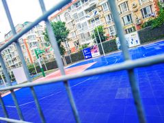 -迪卡侬运动专业超市-停车场