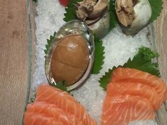 三文鱼翡翠螺拼盘-蝴蝶汇音乐酒馆(罗湖店)