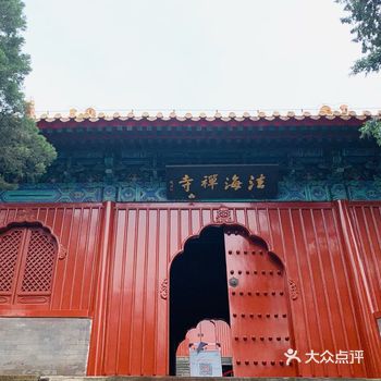 法海寺位于石景山模式口附近，法海寺是明朝修建的