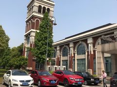 -房地产交易中心-停车场