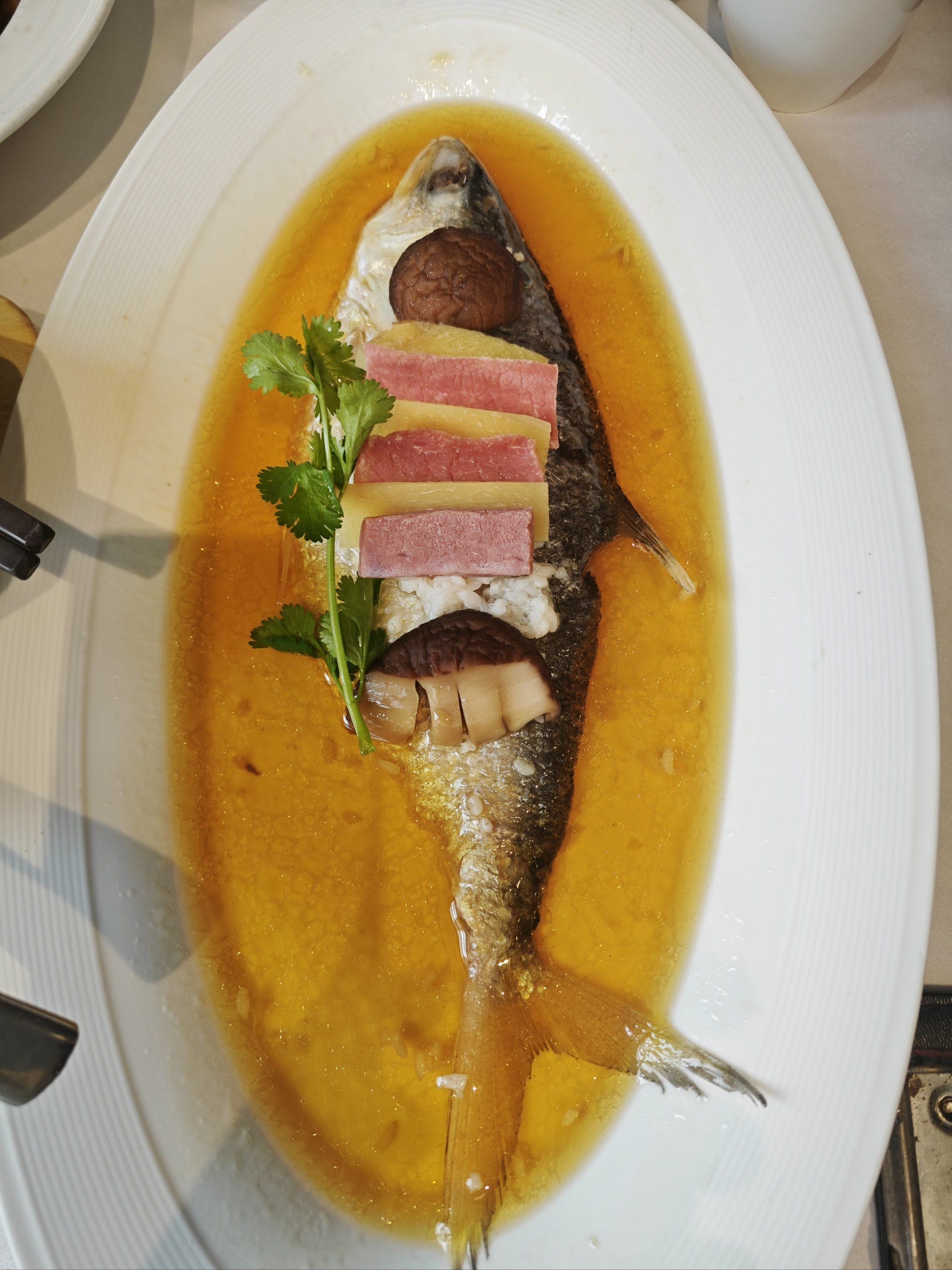 点了二人团购餐,量足,二人吃不完,🈶酒酿蒸鲥鱼