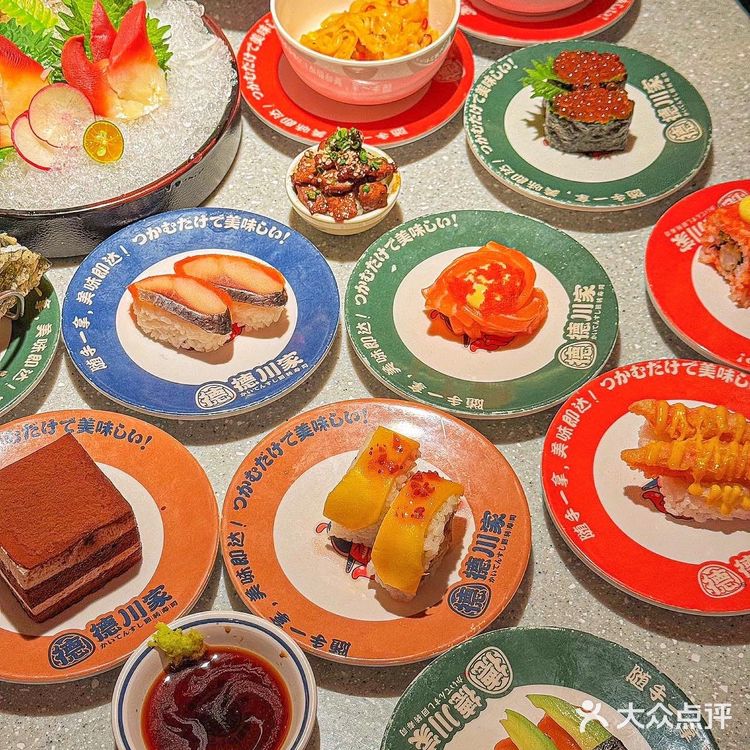 这大概是我在广州唯一想推荐的回转寿司店！氛围感拉满的跨年餐