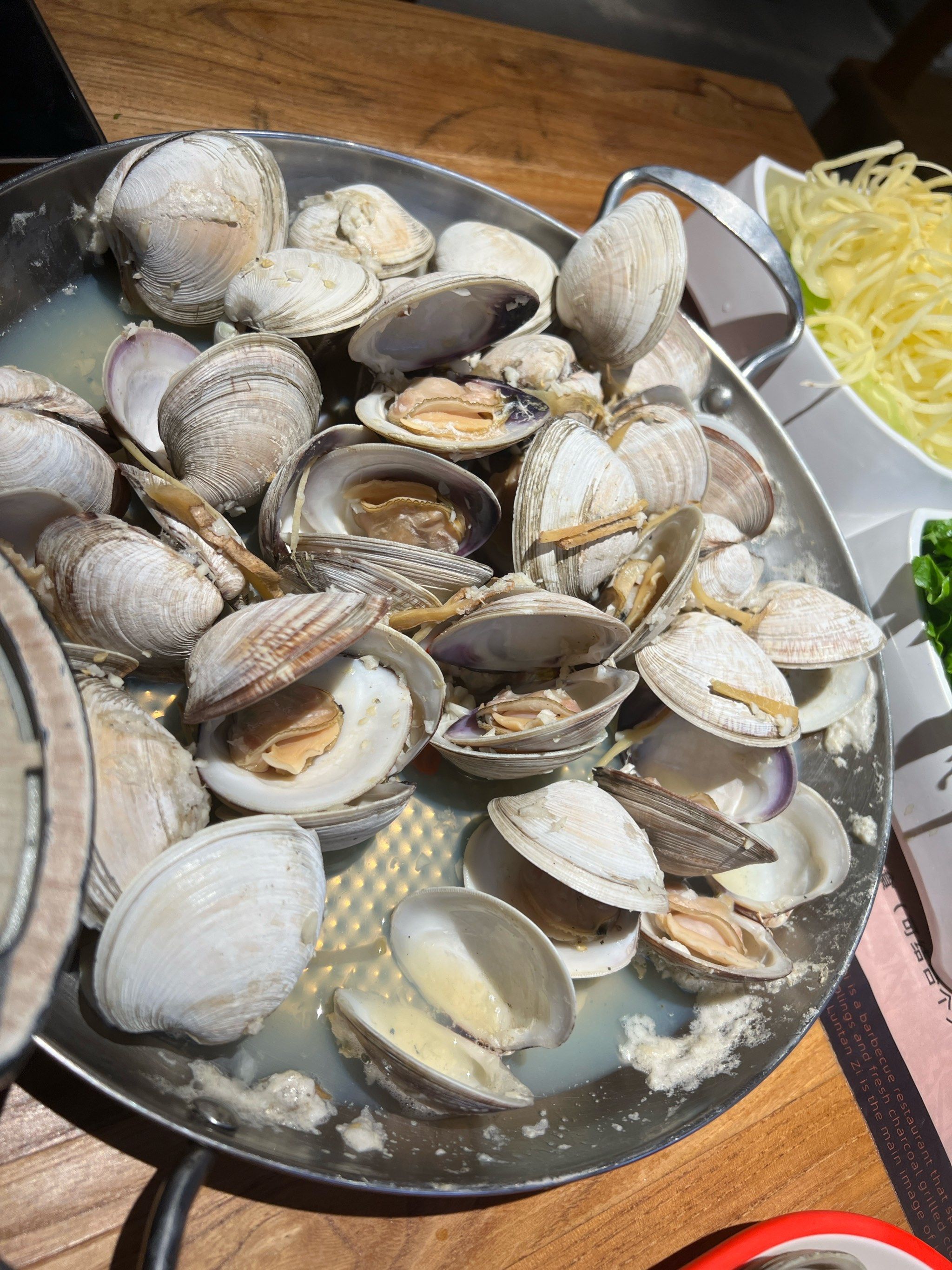 贝类新鲜,鱼肉很q,而且套餐划算 服务热