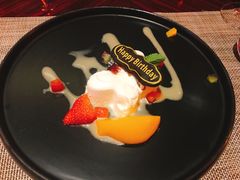 自制焦糖坚果冰糕-YUE·6·西式融合餐厅(外滩六号店)